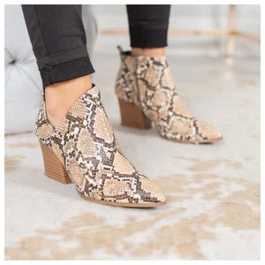 Qupid Snakeskin Ankle Slit Women's Booties Sz 10 wide width NIB!